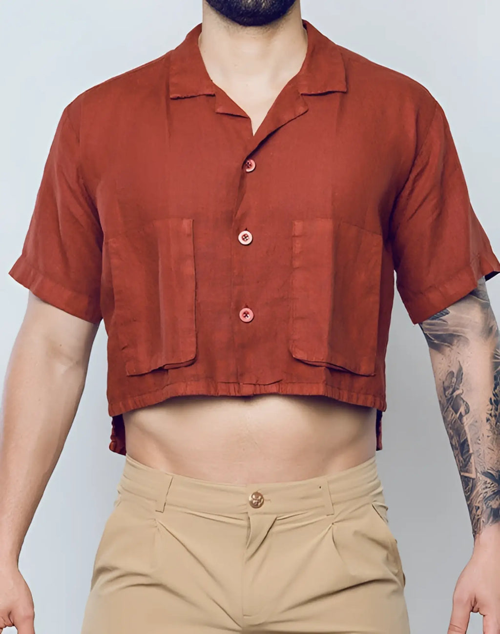Rust-colored 2EROS cropped linen shirt with short sleeves button closures and front pockets in Bombay Brown