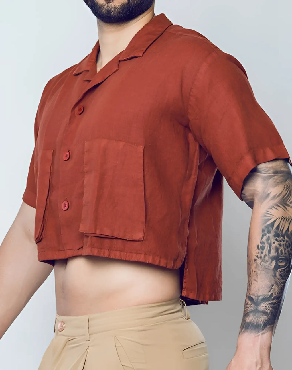 Rust-colored 2EROS cropped linen shirt with short sleeves buttoned front and patch pockets Bombay Brown