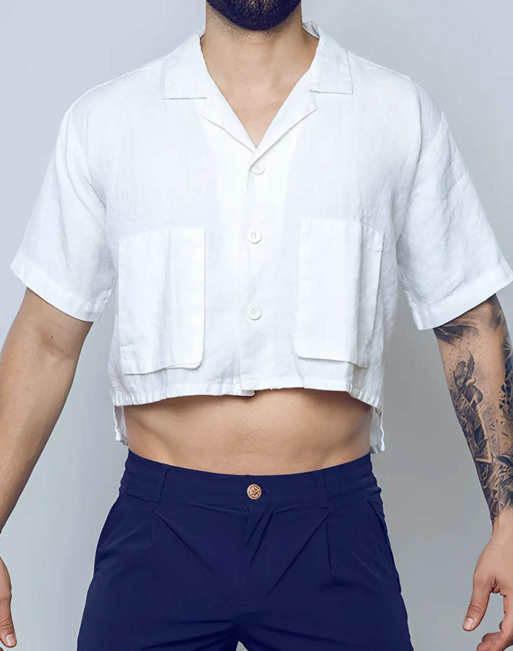 White linen short-sleeved cropped shirt with two front patch pockets and collar by 2EROS