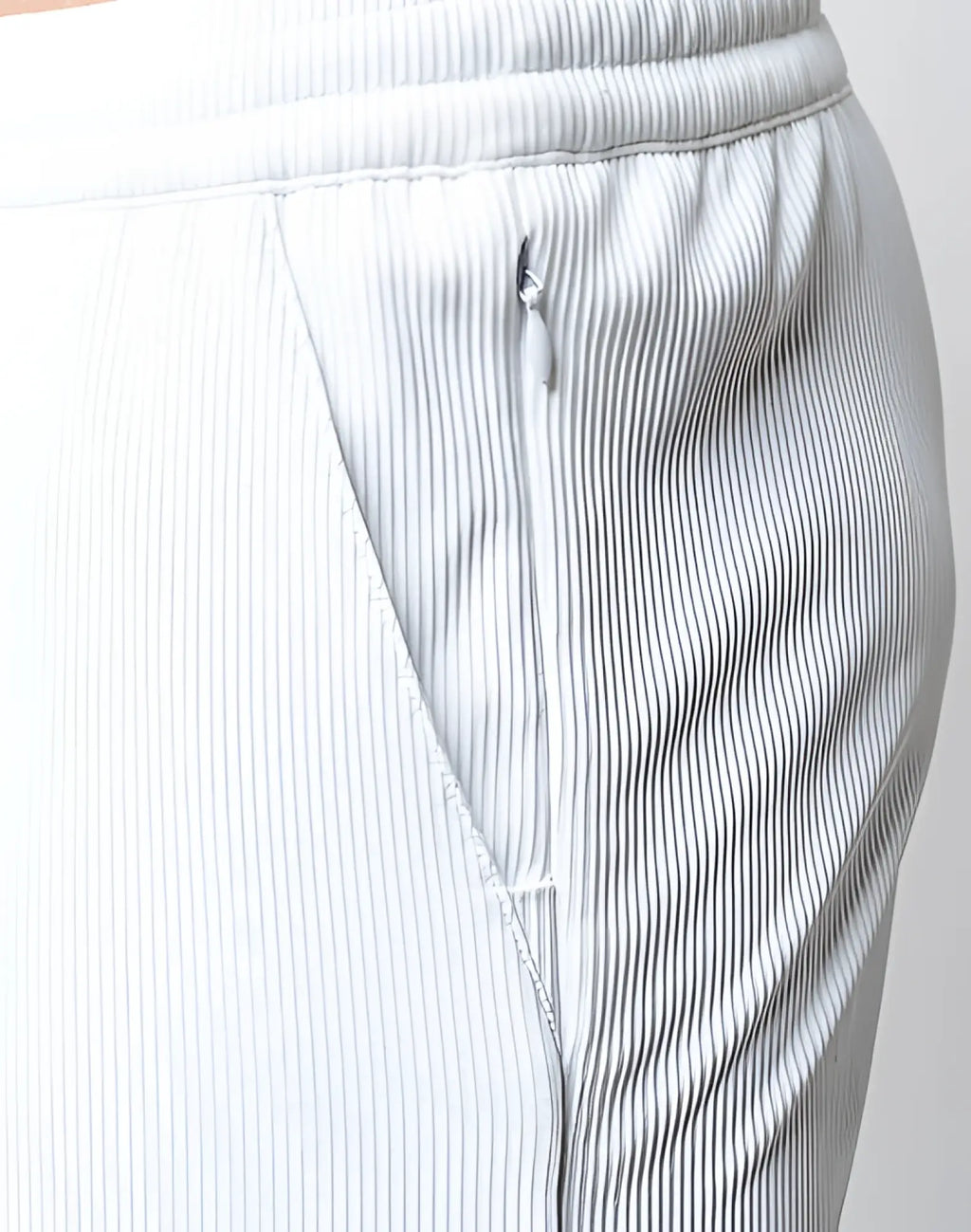 Light gray 2EROS manly shorts made of corduroy with a ribbed waistband and zipper detail