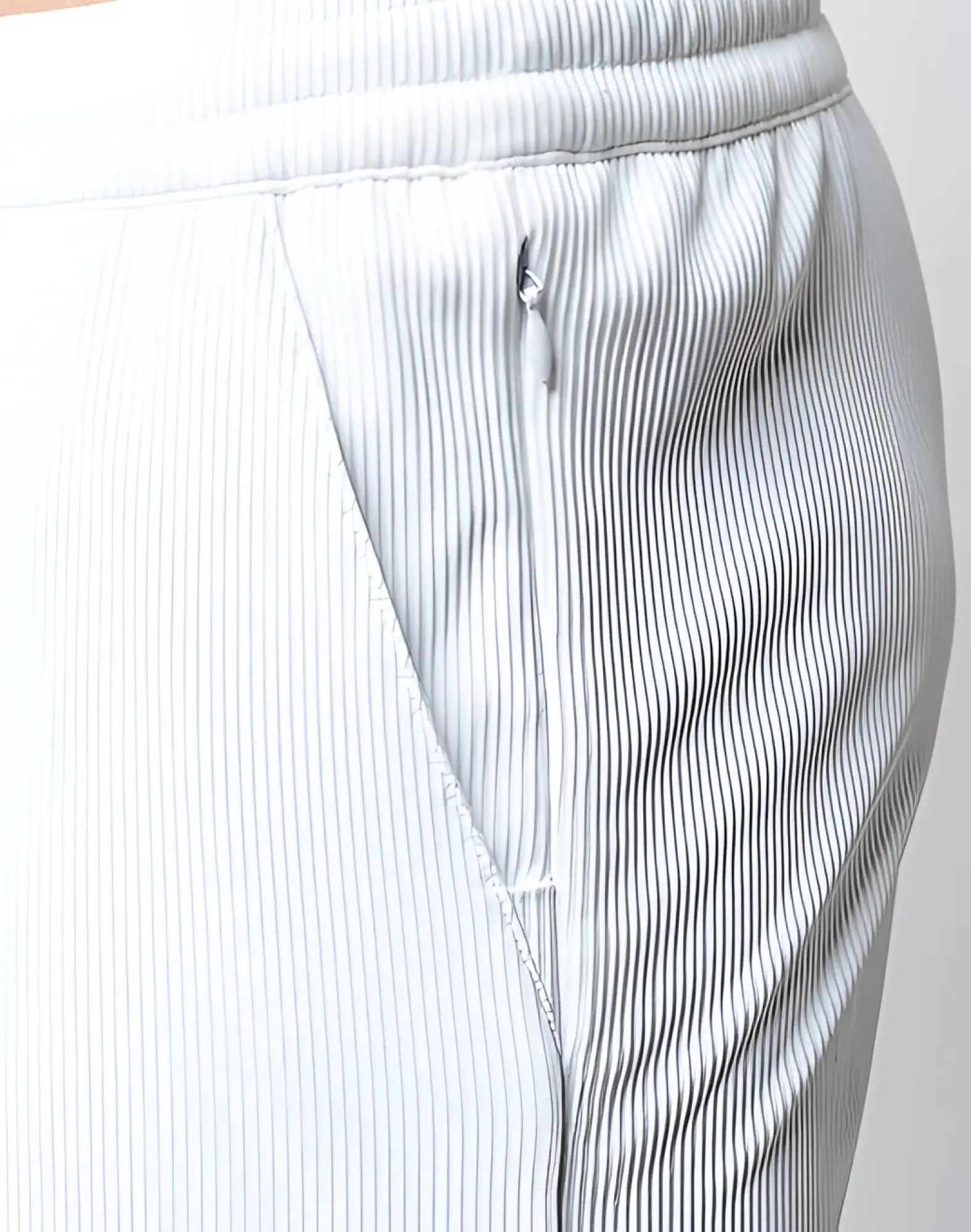 Light gray 2EROS manly shorts made of corduroy with a ribbed waistband and zipper detail