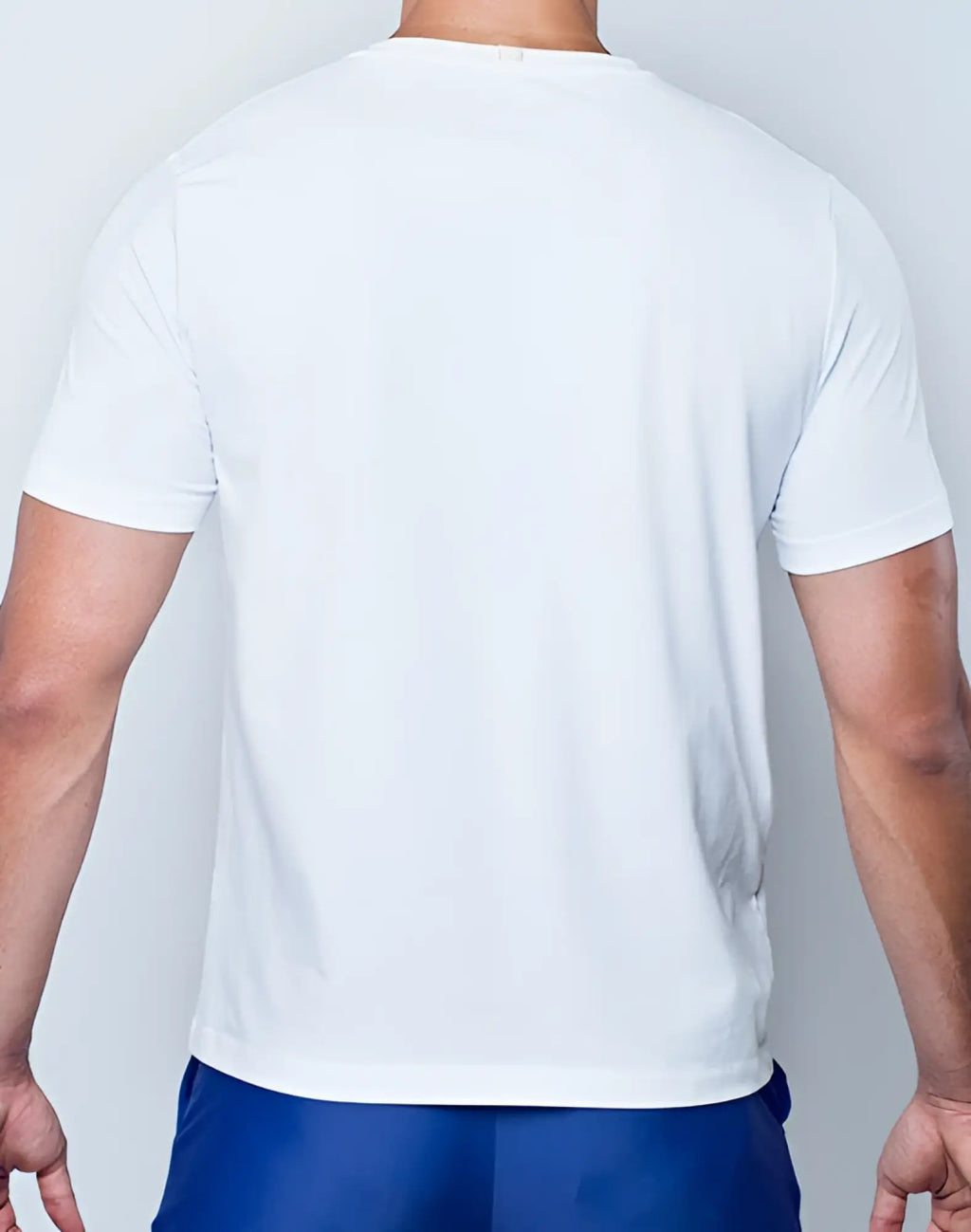 White short-sleeved crewneck t-shirt made of Peruvian cotton by 2EROS for comfortable casual wear