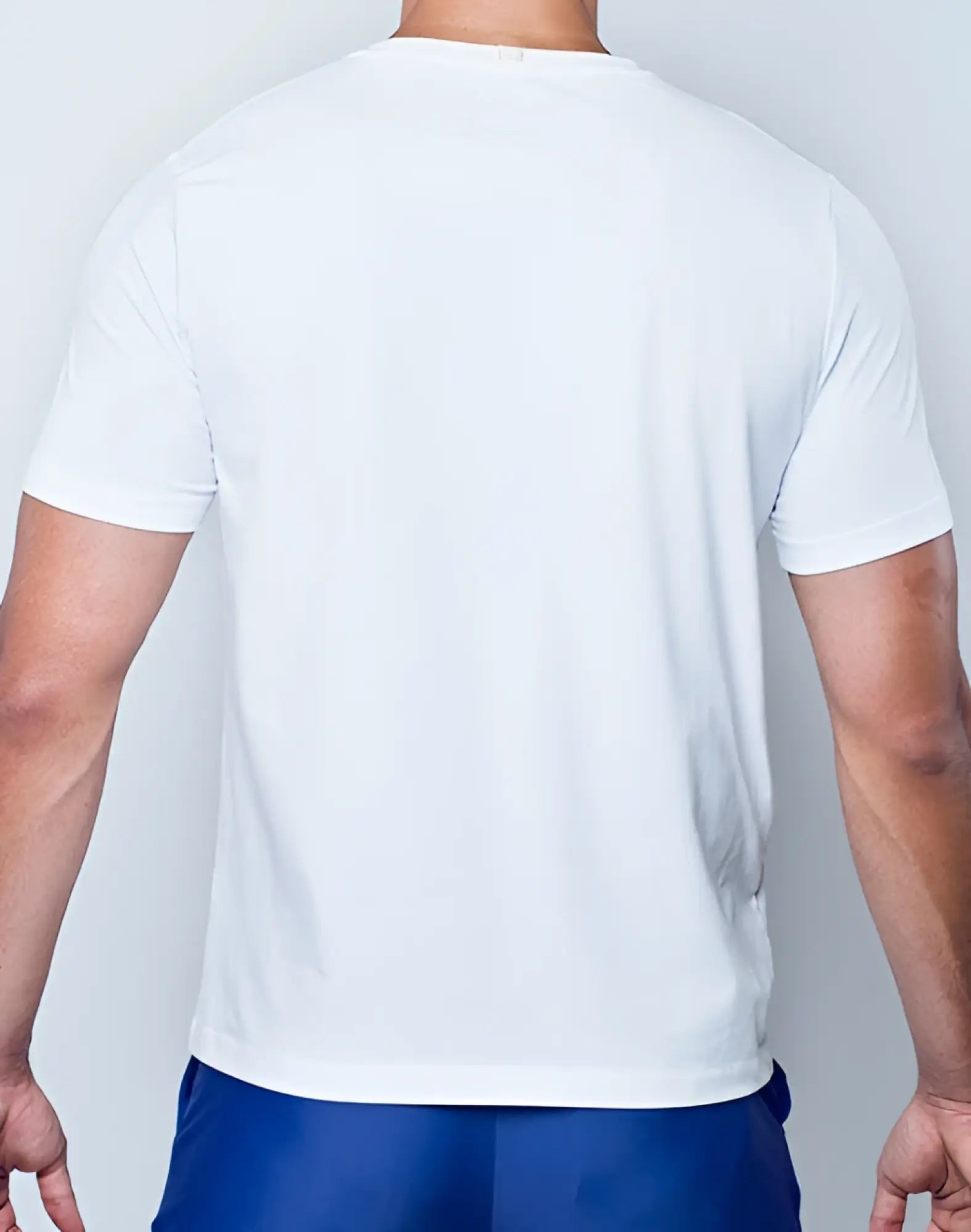 White short-sleeved crewneck t-shirt made of Peruvian cotton by 2EROS for comfortable casual wear