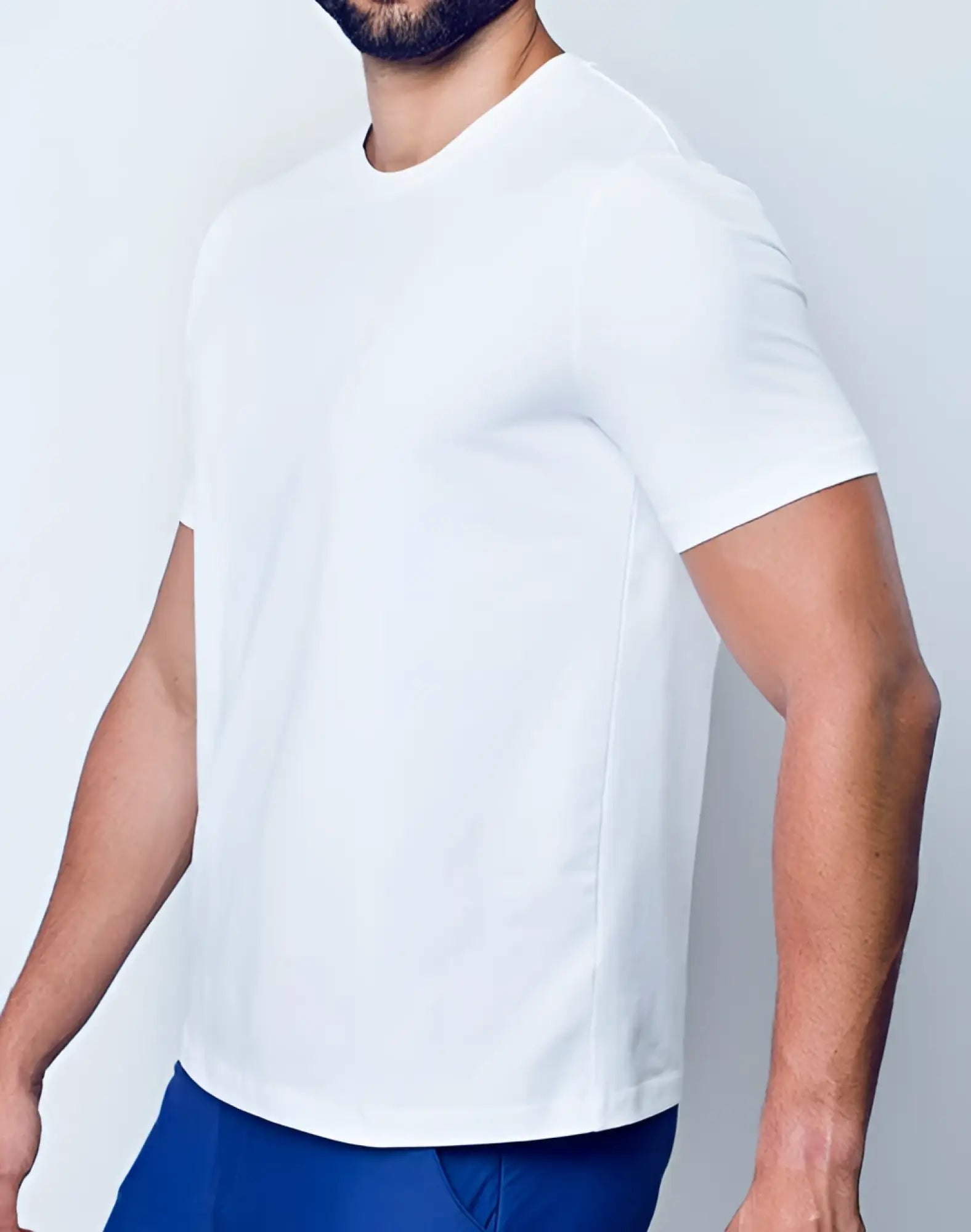 White 2eros t21 crewneck t-shirt made of smooth lightweight peruvian cotton with short sleeves