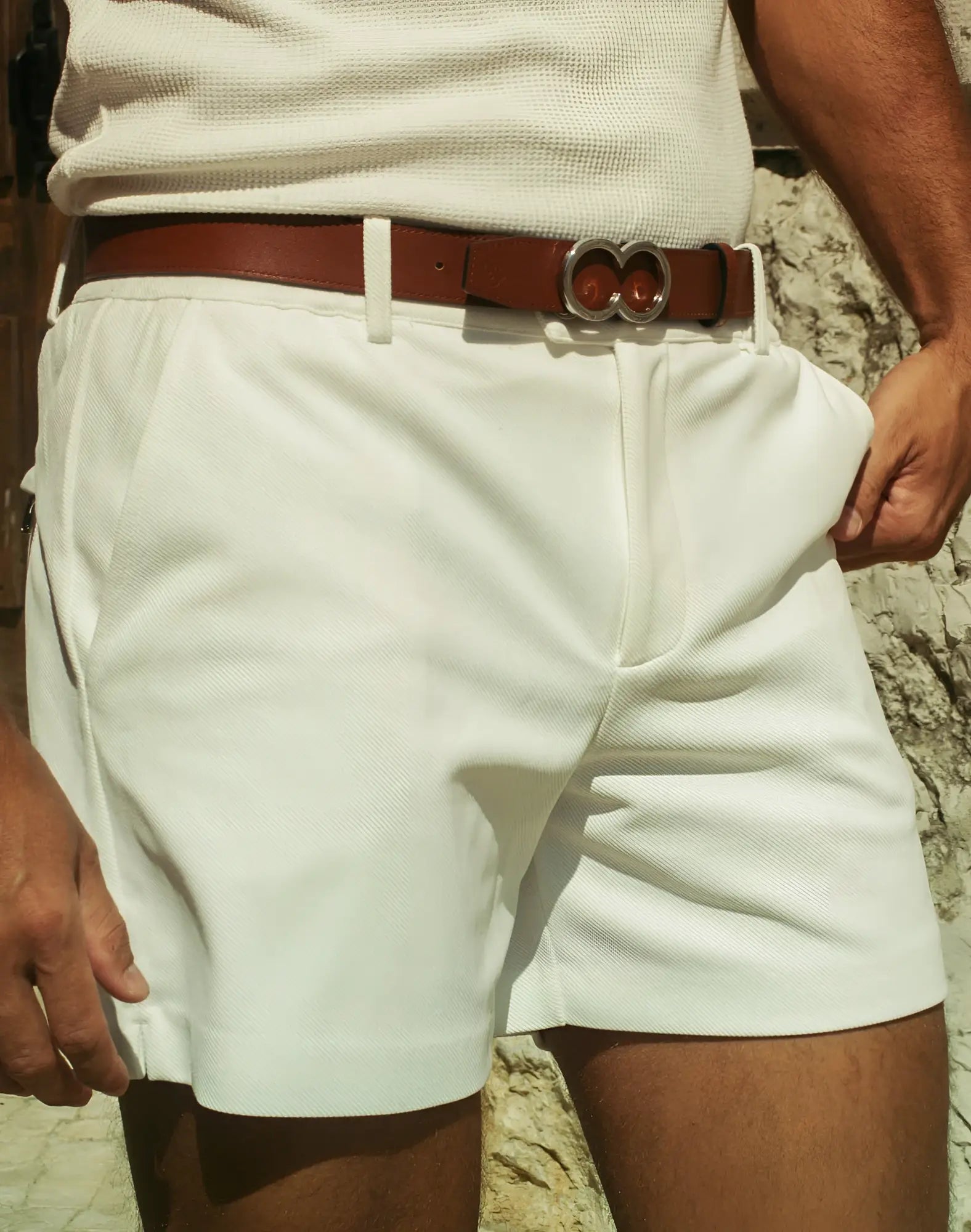 White 2EROS Trinity shorts made of cotton with a clean tailored fit and subtle front pleat