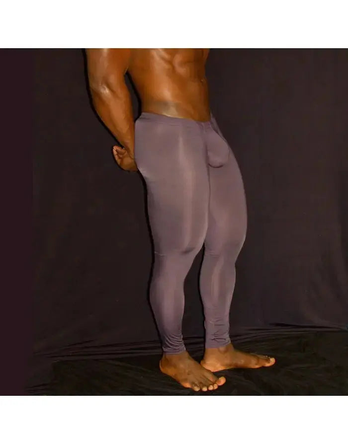 Men's fitted gym tights in dark purple made of stretchy material shown on a model with a smooth silhouette by Arroyman