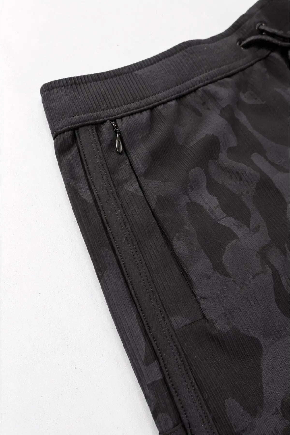 JJ Malibu Men's City Fit Drawstring Short Shorts - Monochrome Camo