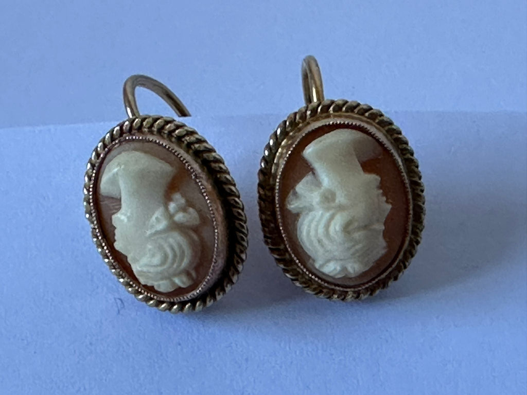 Antique 9ct Yellow Gold Shell Cameo Brooch & Screw Back Earrings Set, c.1920–1940
