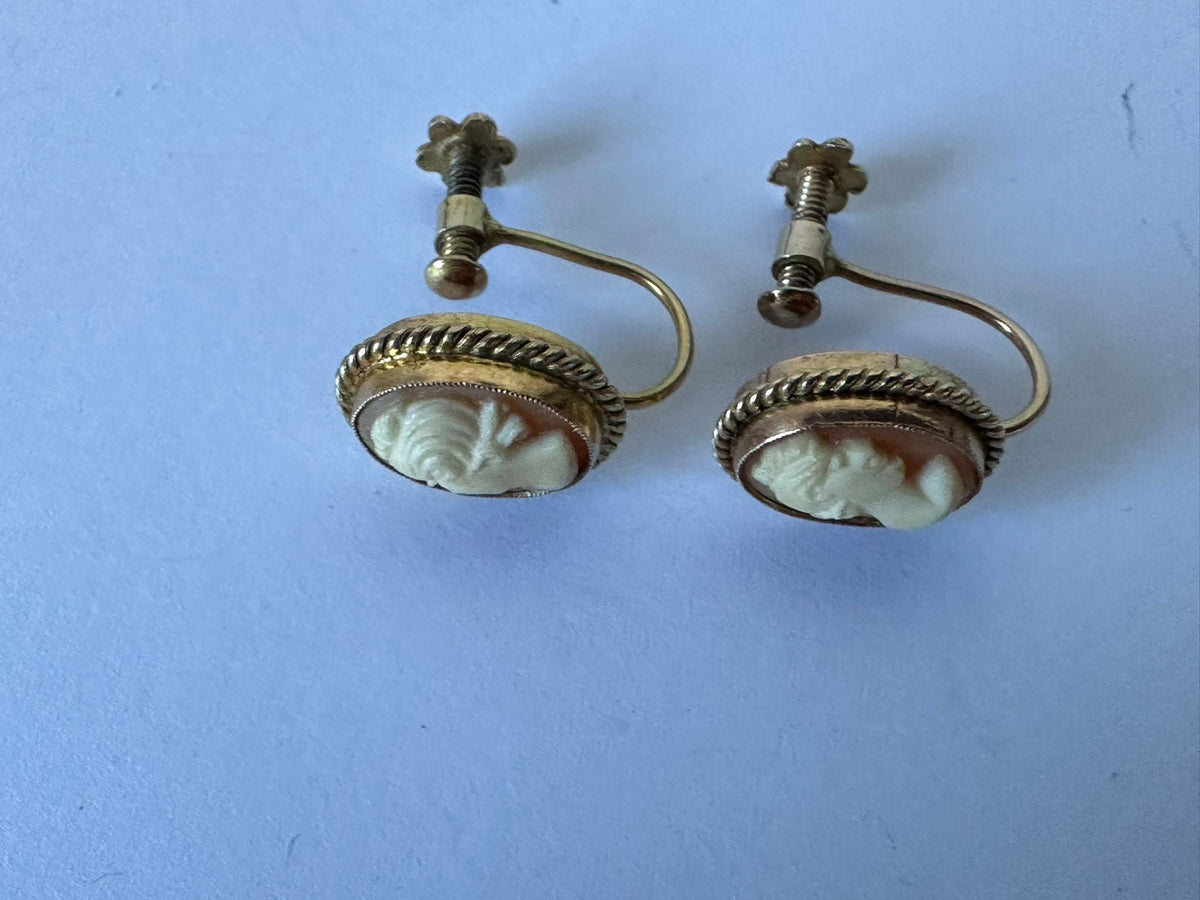 Antique 9ct Yellow Gold Shell Cameo Brooch & Screw Back Earrings Set, c.1920–1940