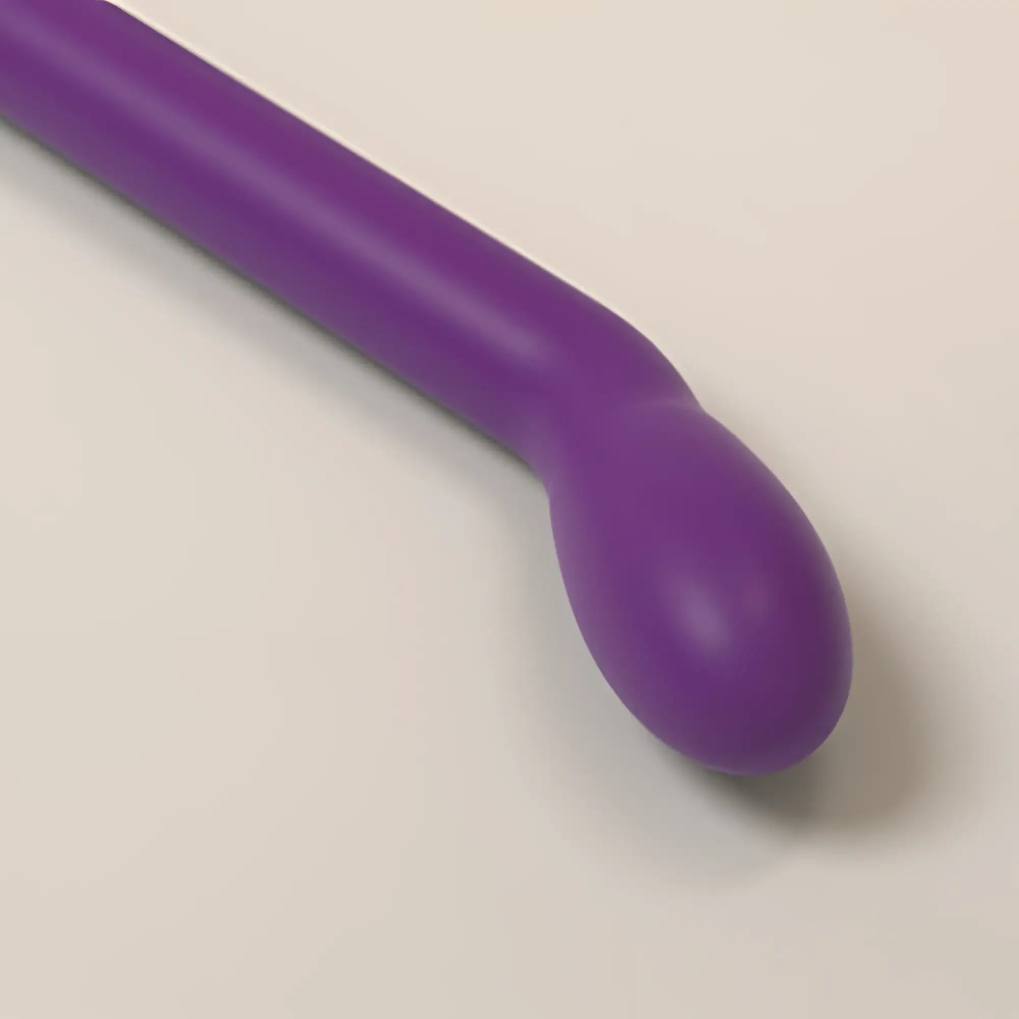 Bswish Bgee Classic purple silicone applicator with smooth rounded tip and slightly curved handle for easy use