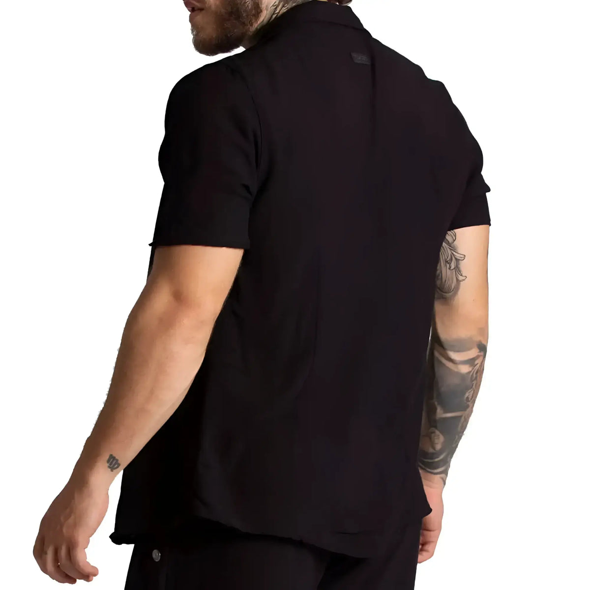 Gigo Chalis black short-sleeved polo shirt in cotton showing the back with collar and subtle branding