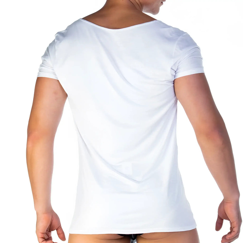 White short-sleeved gigo forever t-shirt with scoop neckline made of soft breathable cotton fabric