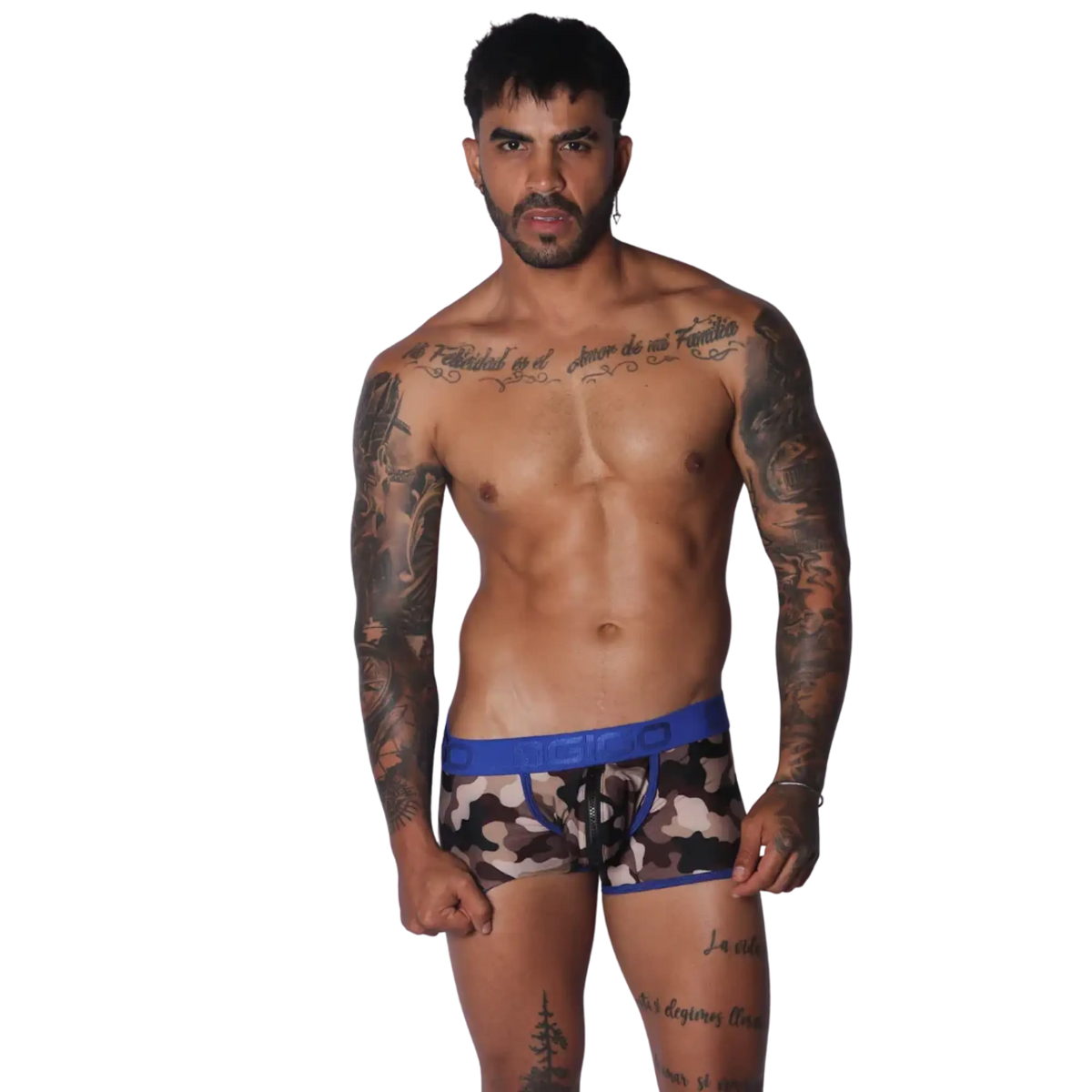 Men's camouflage print trunk with a blue branded elastic waistband and a decorative vertical front zipper.