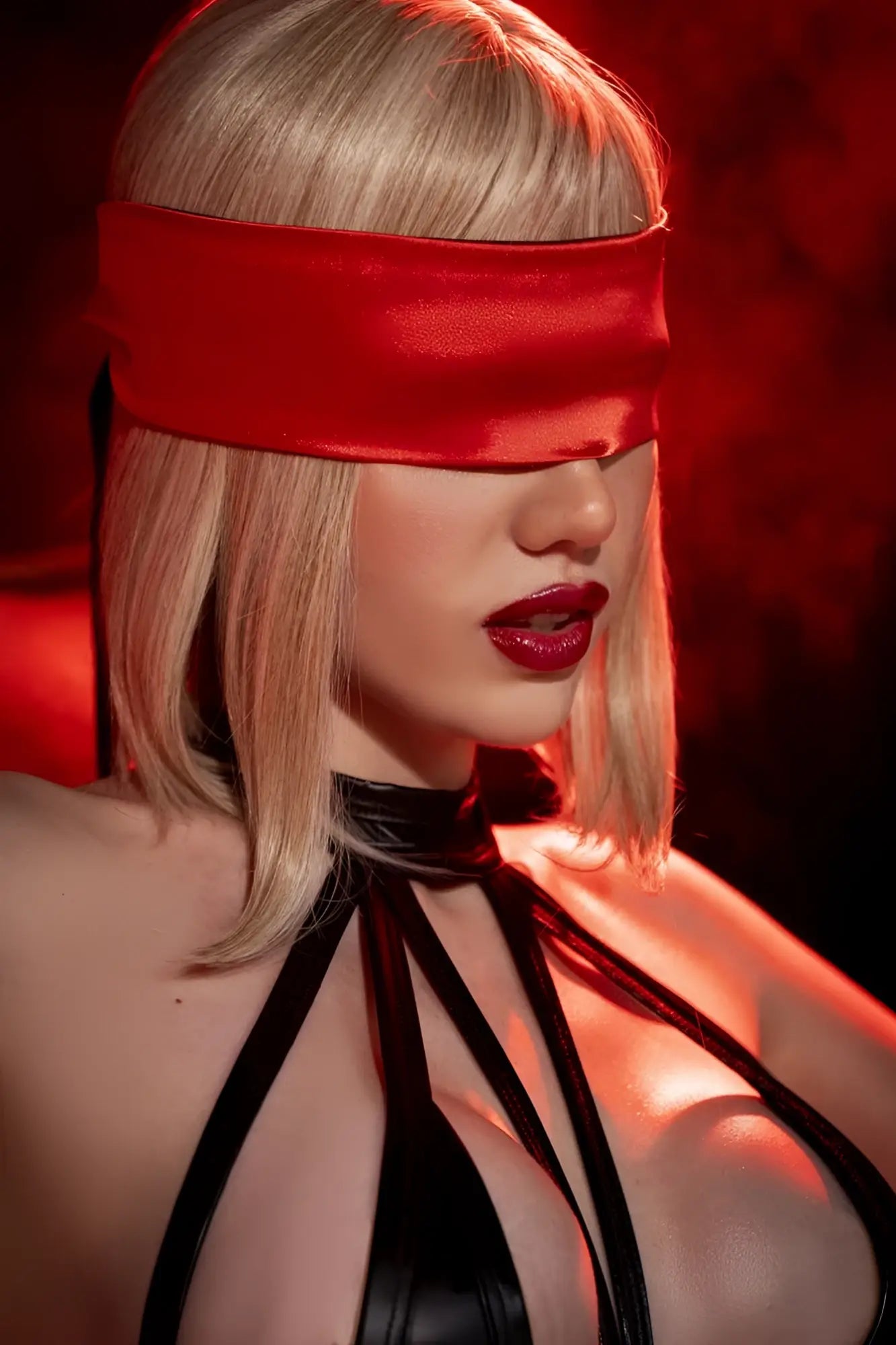 Red satin blindfold from mapale 128 eye-hand tie in black and red designed for sensory play