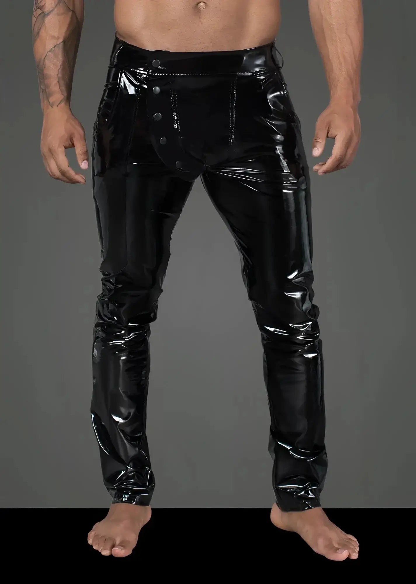 Noir long elastic pvc pants in black patent leather with glossy finish and buttoned front pockets
