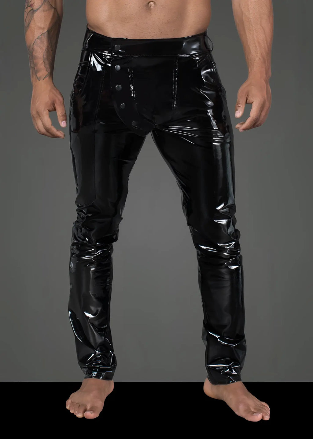 Noir long elastic pvc pants in black patent leather with glossy finish and buttoned front pockets