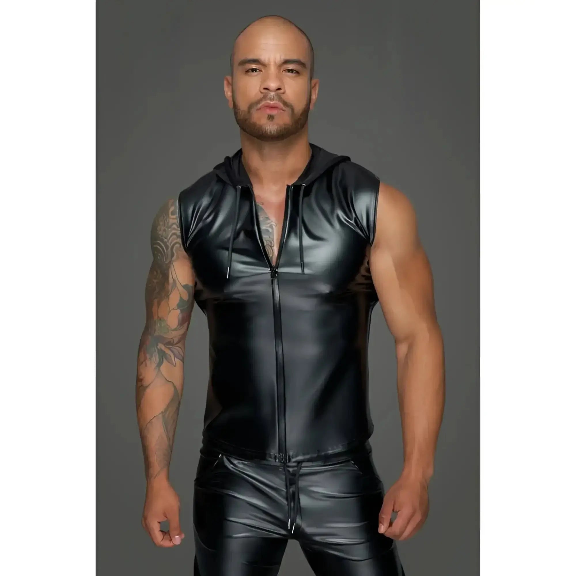 Noir powerwetlook sleeveless hooded shirt in black shiny faux leather with zipper front and drawstring hood