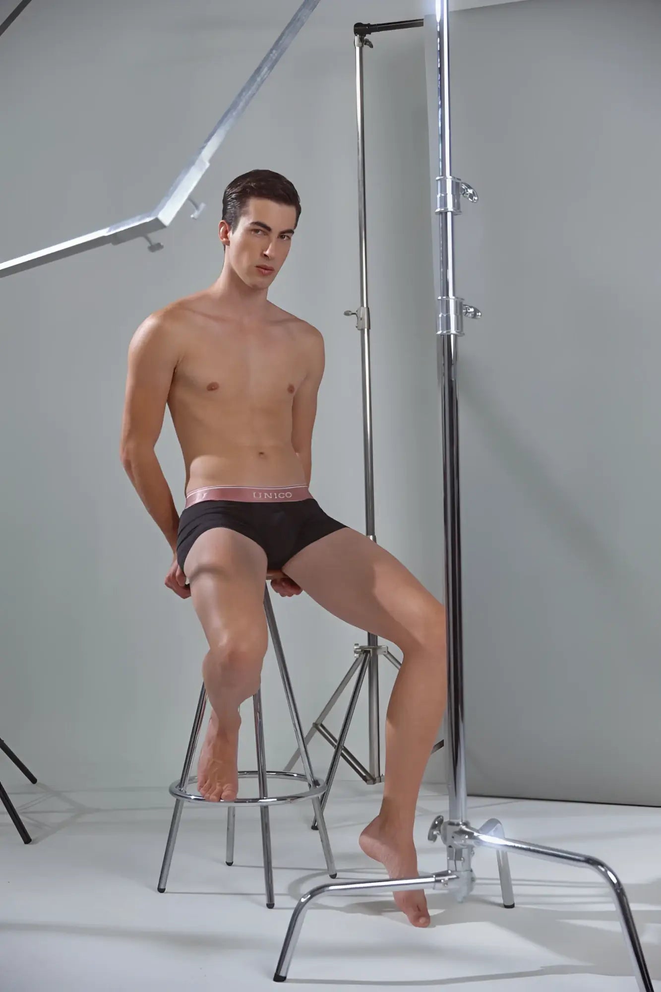 Black Calvin Klein boxer briefs with pink waistband Unico 24110100108 Oro Rosa trunks color 99-Black front view