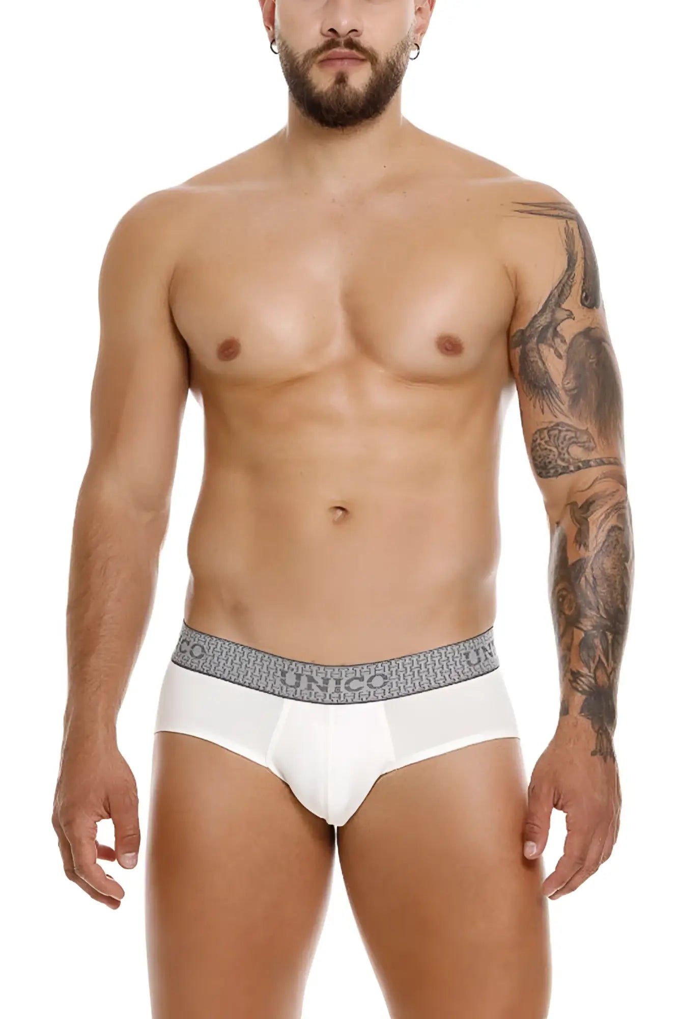White briefs with a gray patterned waistband featuring the unico brand logo in marfil color 02-white