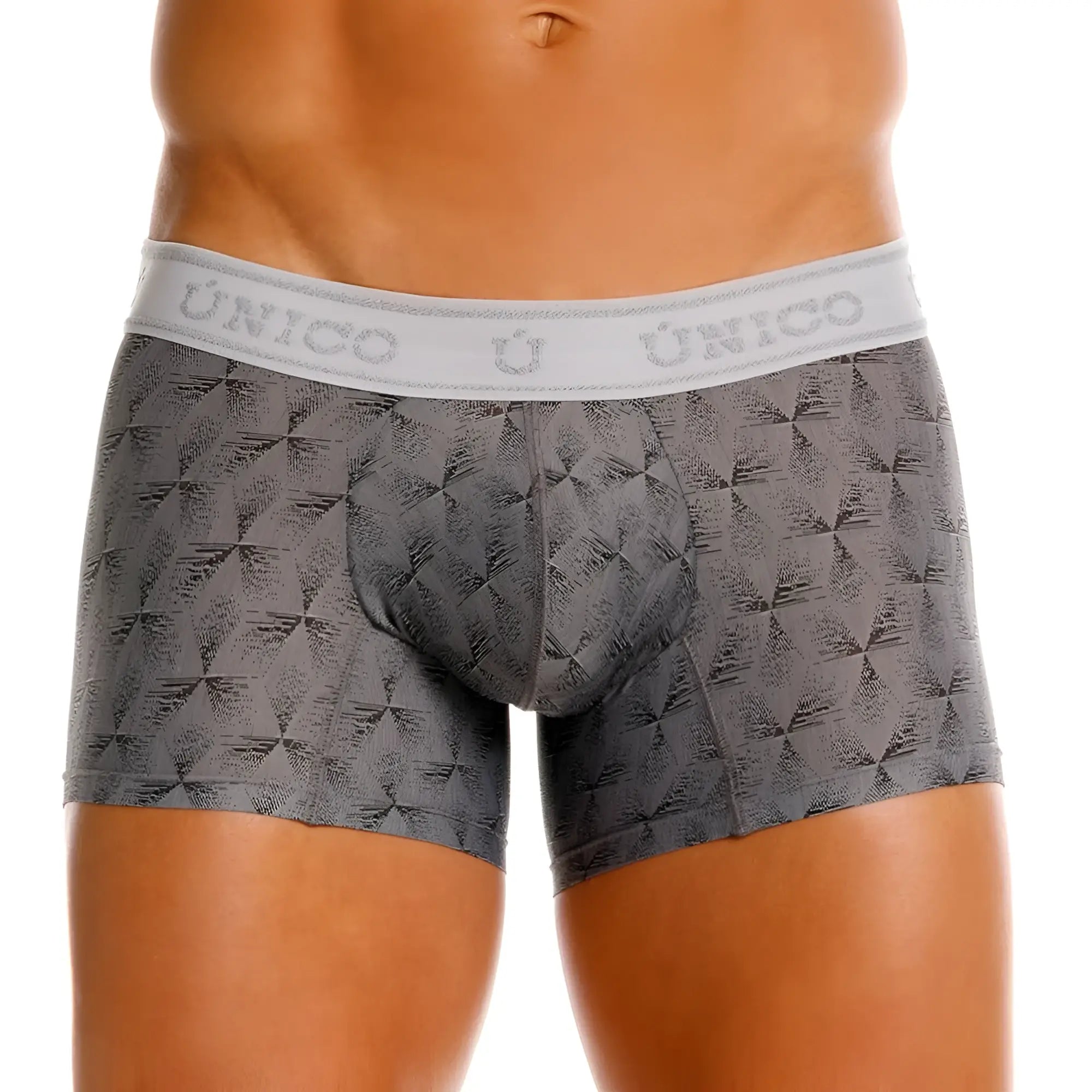 Gray patterned men’s boxer briefs with white elastics waistband featuring único brand name modelo 25050100103