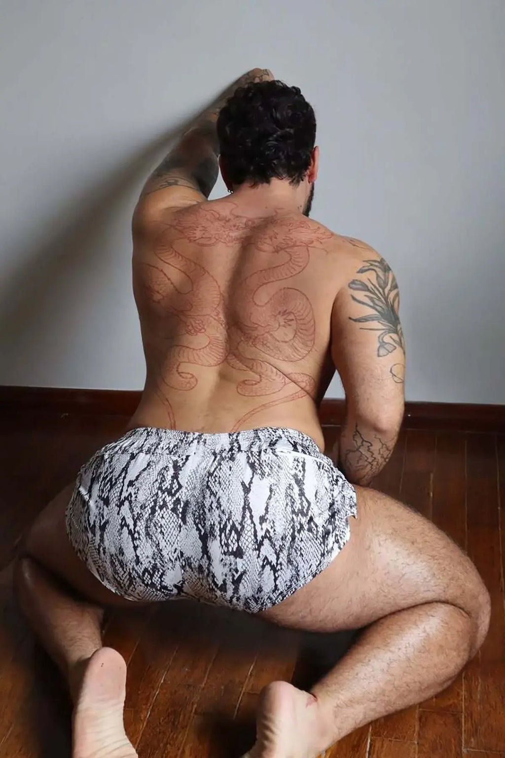 JJ Malibu Men's Stretch-It 2" Athletic Short Shorts - Snake Print